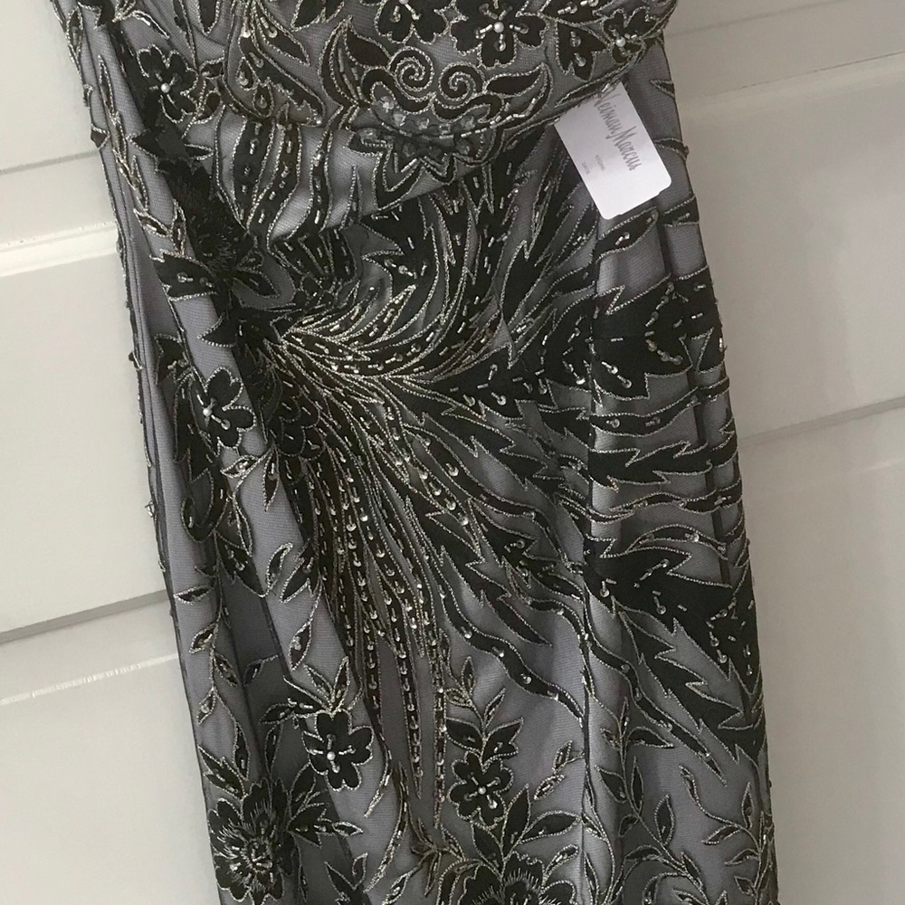 Sleeveless beaded dress/embroidered